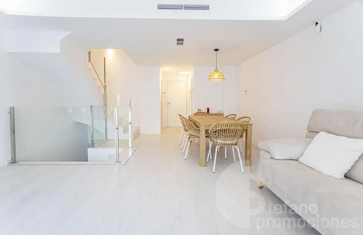 Comedor de Casa adosada en venta en Rincón de la Victoria con Terraza y Piscina comunitaria