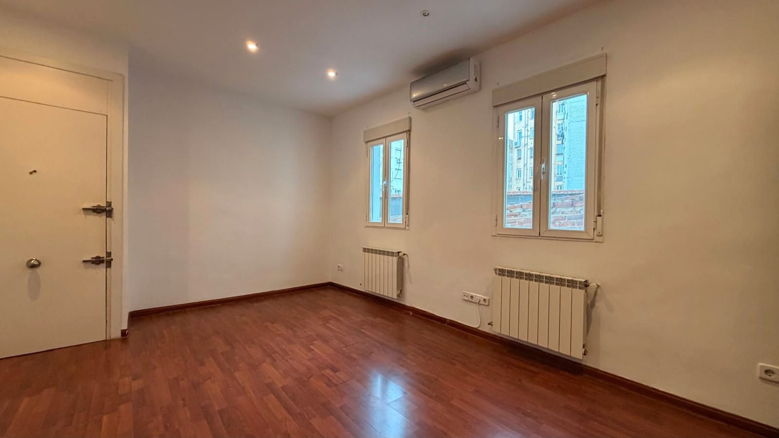 Bedroom of Flat for sale in  Madrid Capital  with Air Conditioner, Heating and Furnished