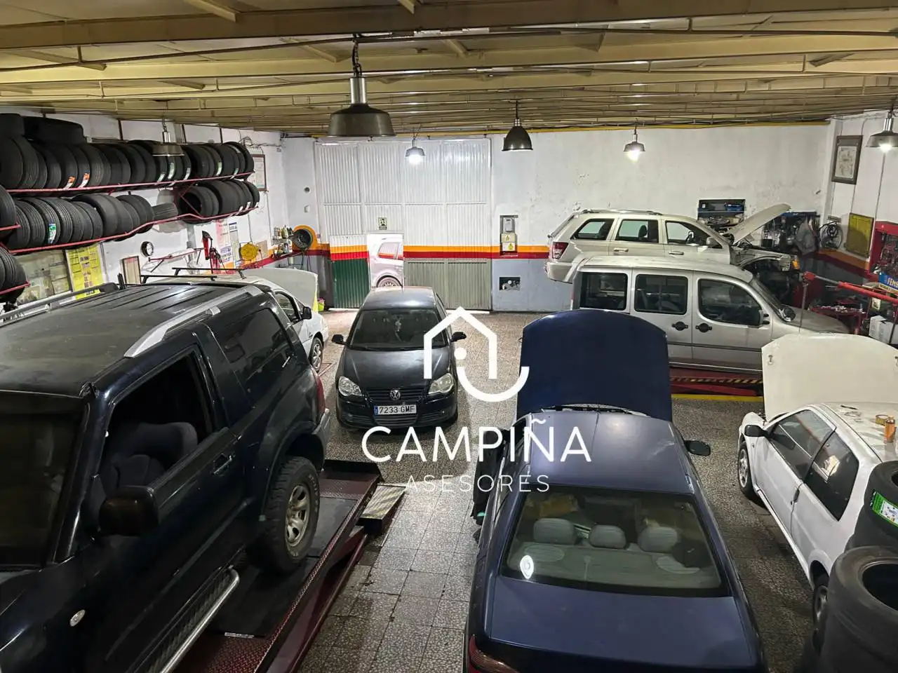 Parkplatz von Fabrikhallen zum Verkauf in Huelva
