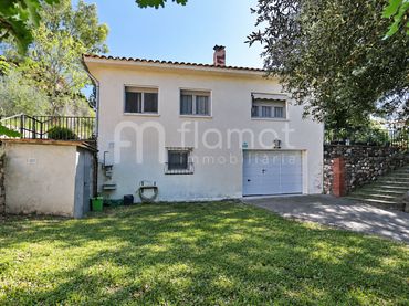 Casa con jardín en venta en Avinguda Àngel Guimerà