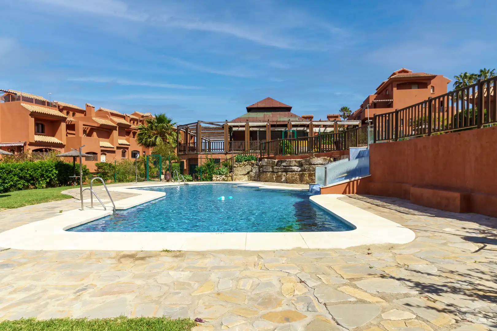 Jardín de Planta baja de alquiler en Estepona con Aire acondicionado, Jardín privado y Terraza