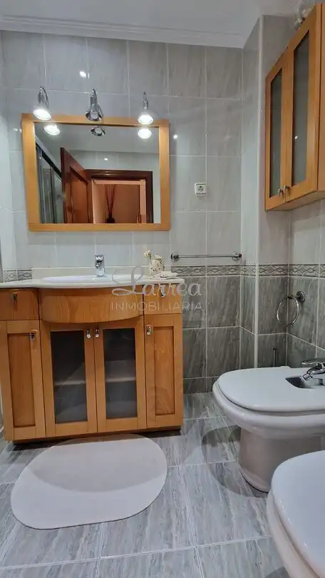 Badezimmer von Einfamilien-Reihenhaus zum Verkauf in Igorre mit Heizung, Privatgarten und Terrasse