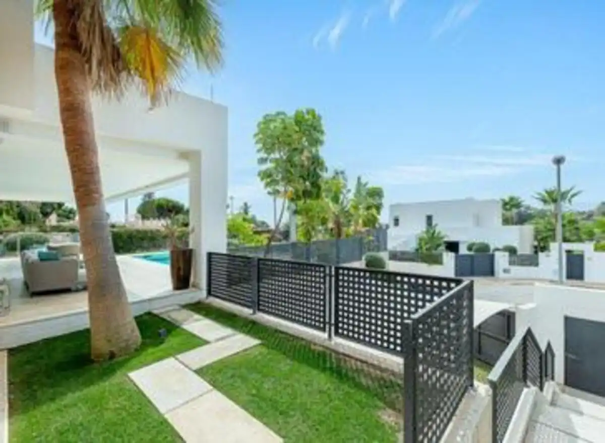 Exterior view of Houses for rent in Rïo Real - Los Monteros