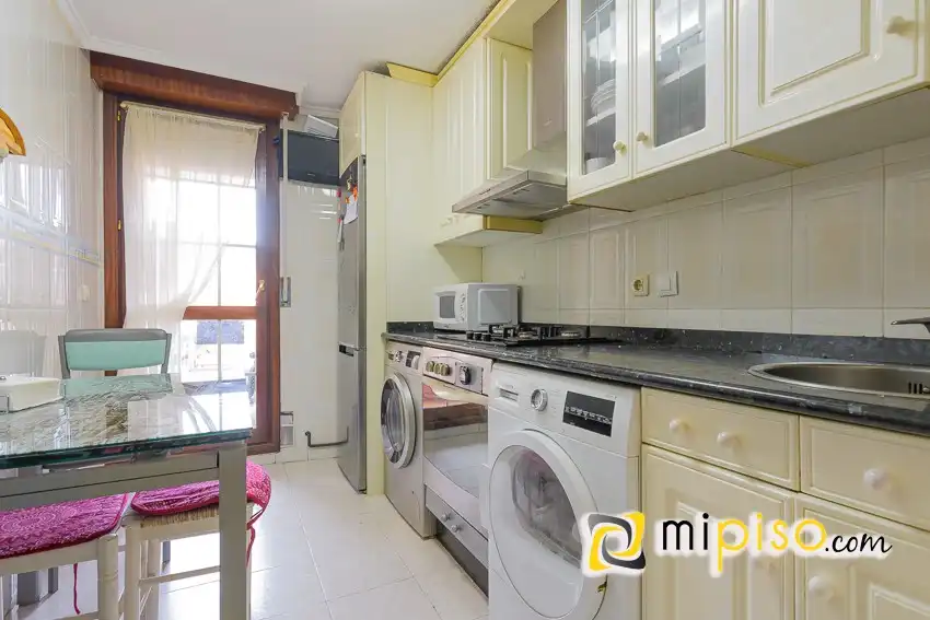 Cocina de Piso en venta en Santoña con Terraza, Trastero y Balcón