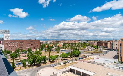 Vista exterior de Àtic de lloguer en  Madrid Capital amb Aire condicionat i Terrassa