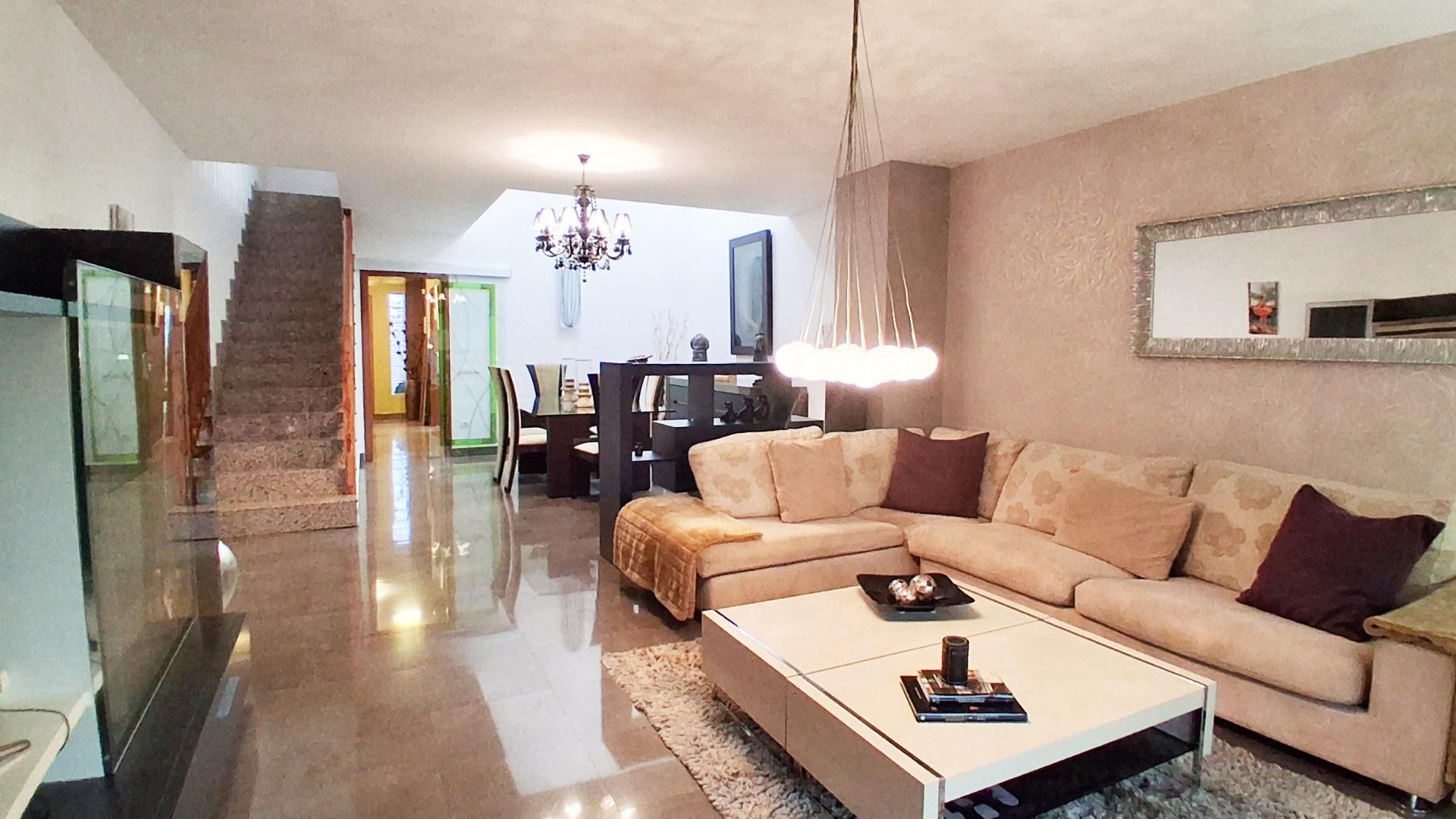 Sala d'estar de Casa adosada en venda en Monterrubio de Armuña amb Aire condicionat, Calefacció i Terrassa