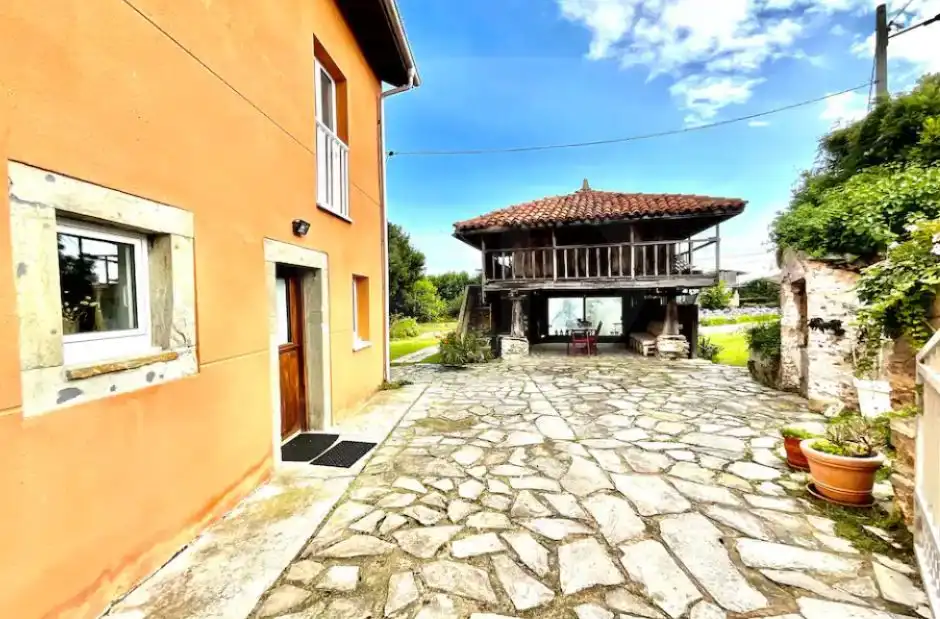 Vista exterior de Casa o xalet en venda en Cudillero amb Calefacció i Terrassa