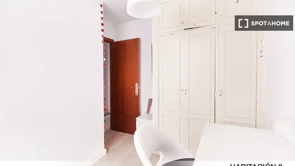 Flat for rent in Sevilla  with Air Conditioner, Heating and Furnished