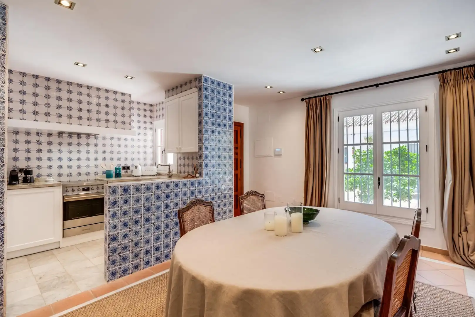 Comedor de Planta baja en venta en Benahavís con Aire acondicionado, Jardín privado y Terraza