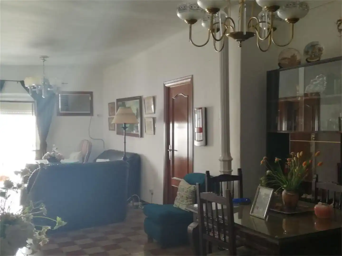 Sala d'estar de Casa adosada en venda en El Castillo de las Guardas amb Aire condicionat, Traster i Moblat
