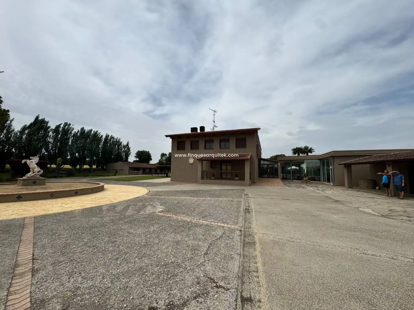 Vista exterior de Casa o xalet en venda en Binéfar amb Aire condicionat, Calefacció i Jardí privat