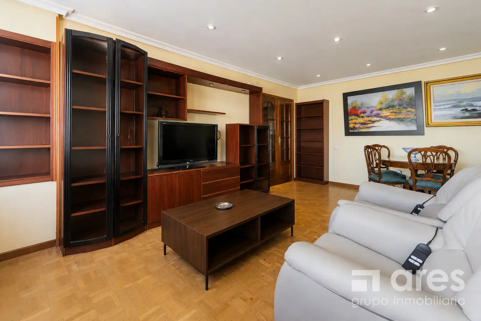 Sala d'estar de Pis en venda en Madrid amb Aire condicionat, Calefacció i Parquet