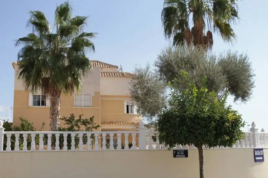 Detached house with pool for sale in Calle Calle de las Lavanderas