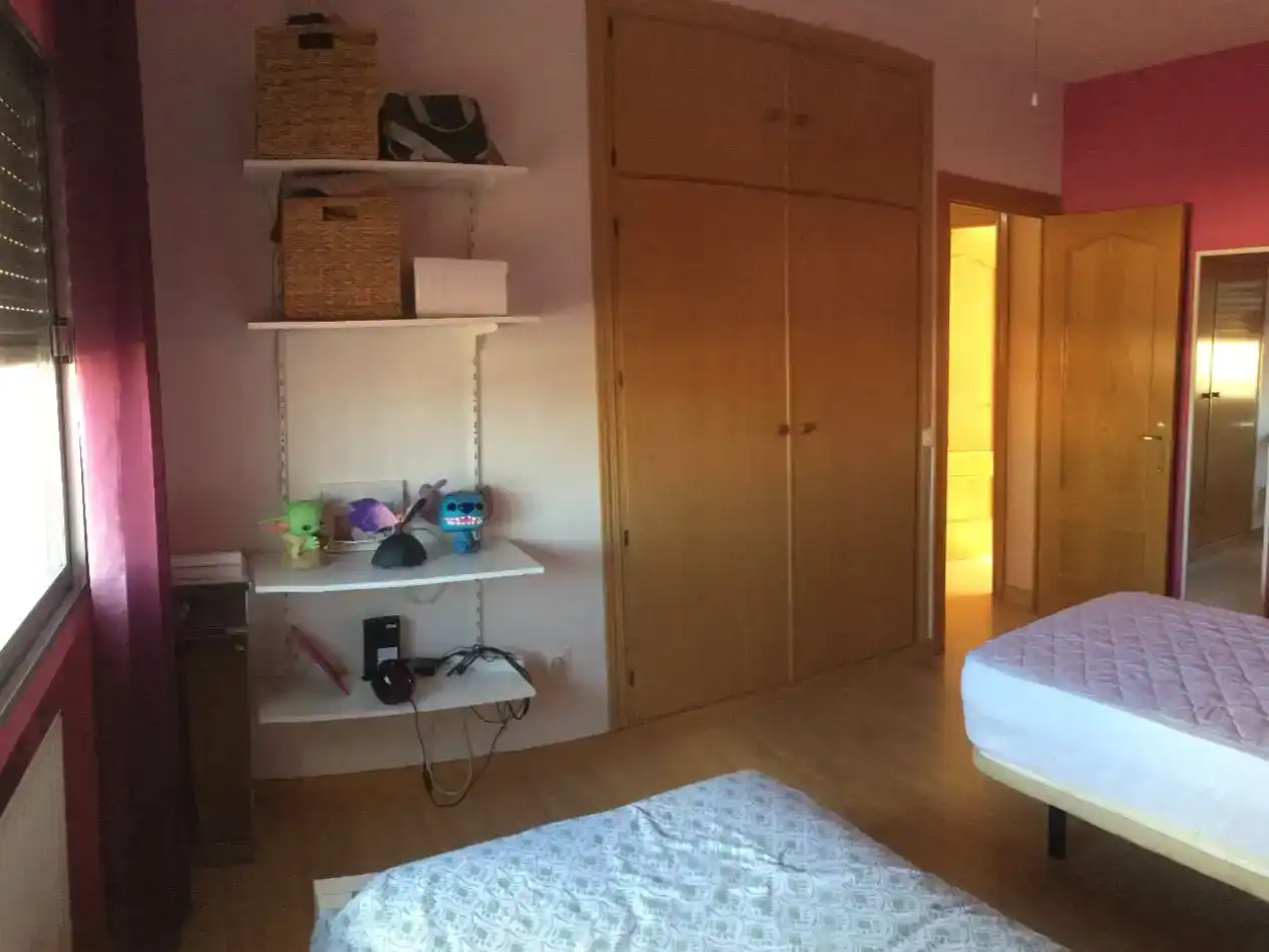 Schlafzimmer von Wohnung zum Verkauf in Cobisa mit Klimaanlage, Privatgarten und Parkett