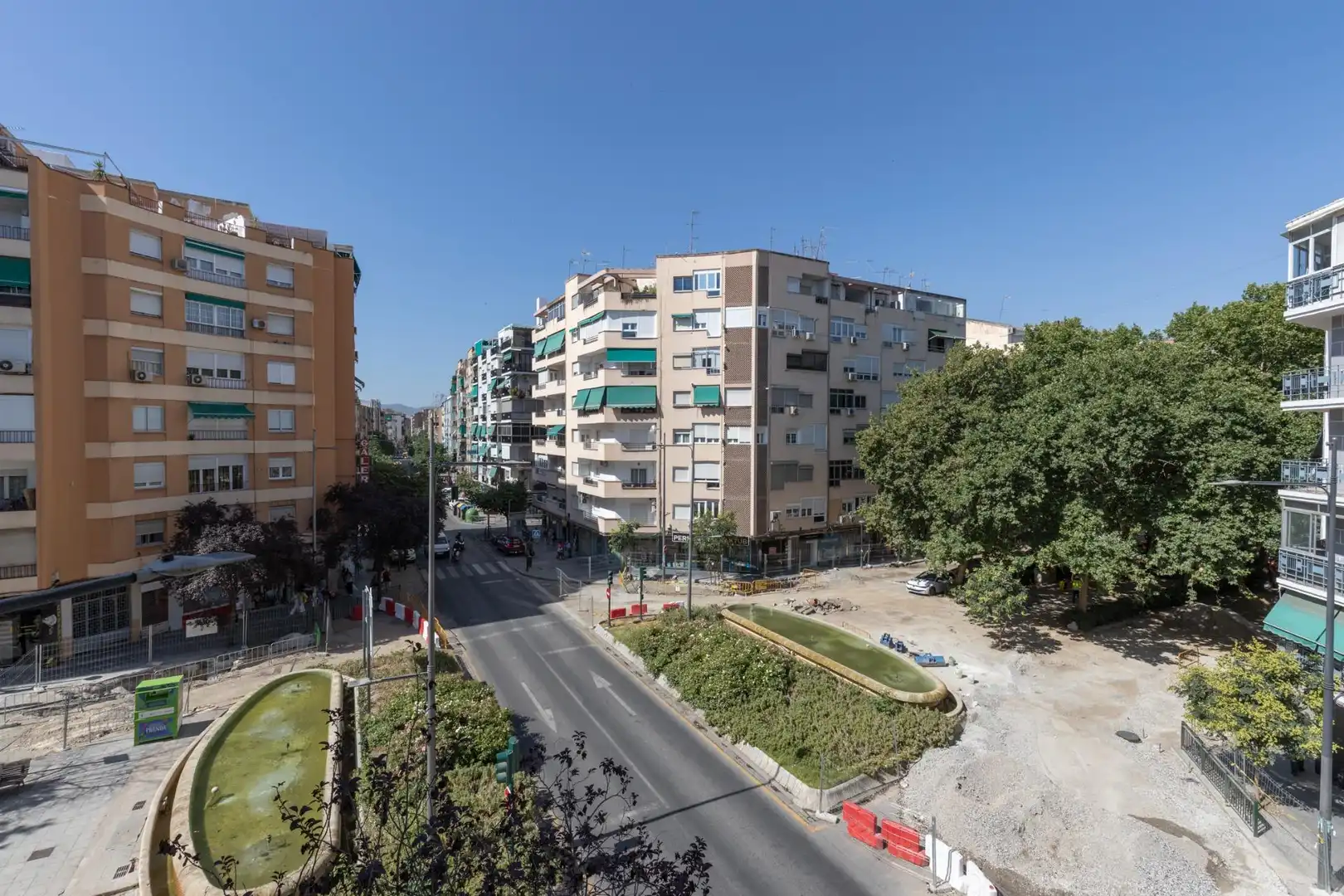Außenansicht von Wohnung zum Verkauf in Granada mit Balkon