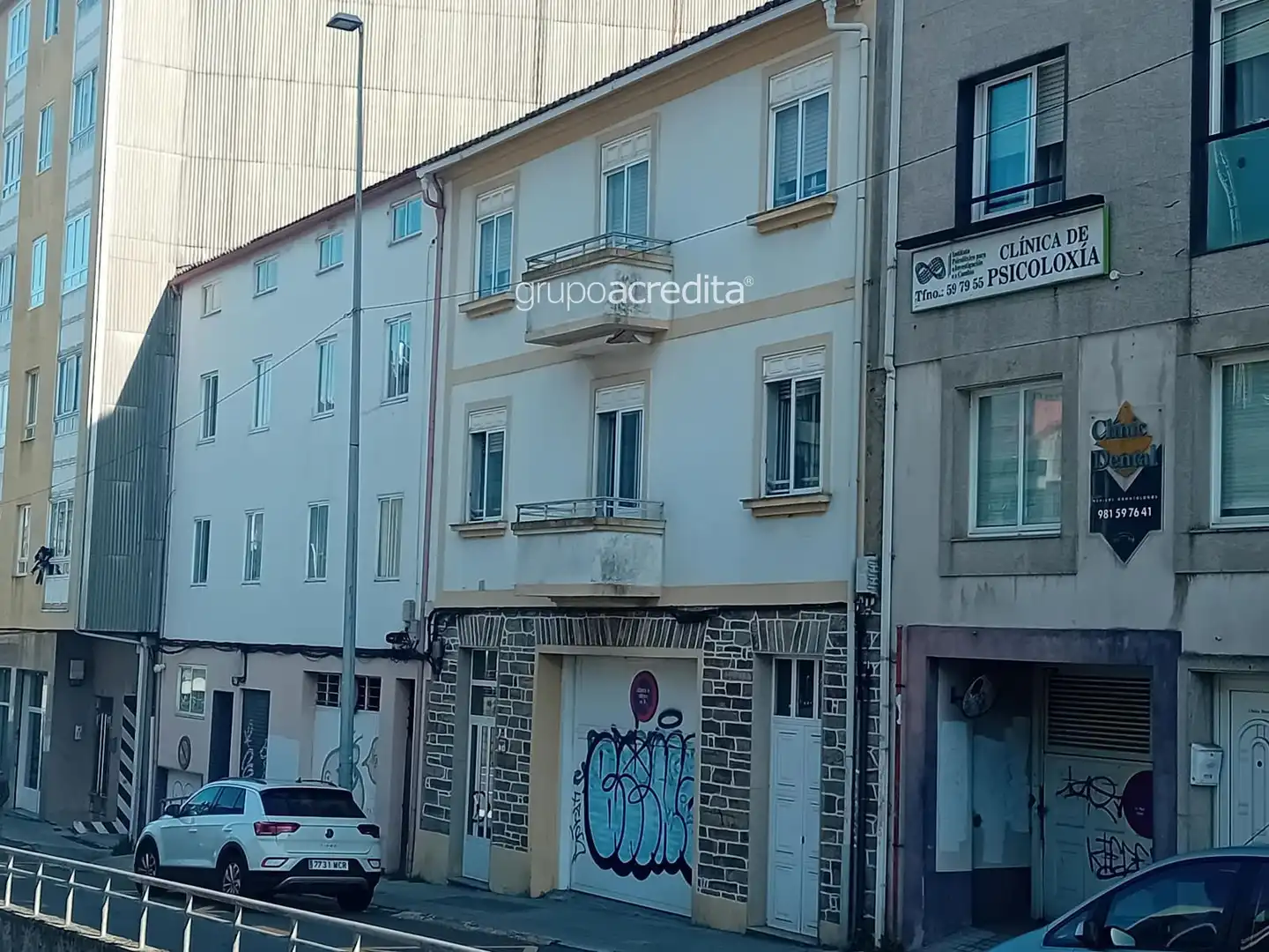 Vista exterior de Edificio en venta en Santiago de Compostela 