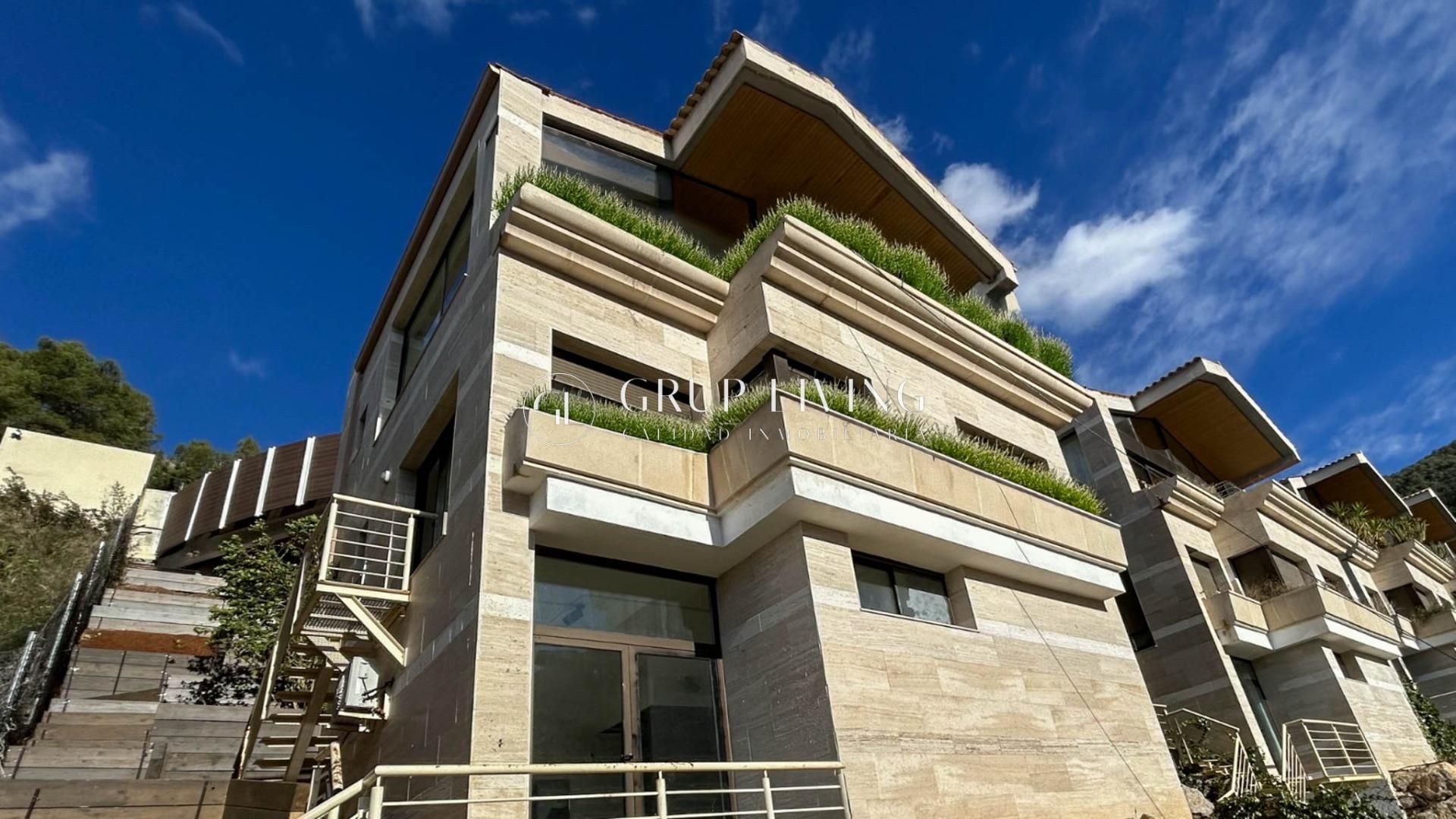 Vista exterior de Casa o xalet en venda en Sitges amb Jardí privat, Terrassa i Piscina