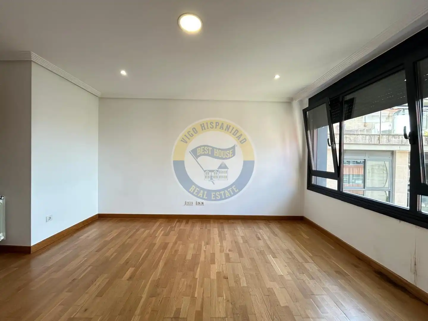 Sala d'estar de Apartament en venda en Vigo  amb Calefacció i Traster
