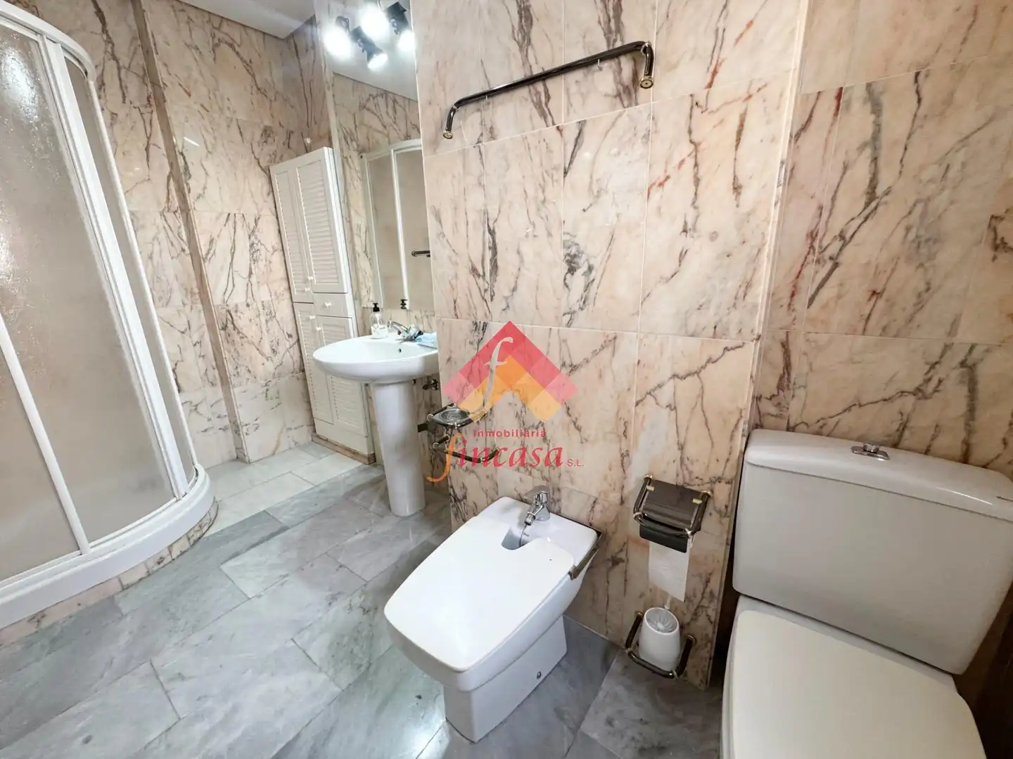 Baño de Piso en venta en Ronda con Calefacción, Trastero y Amueblado