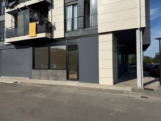 Local comercial en Alquiler en Cabezón de la Sal - AV LAS CASUCAS, 1 en Cabezón de la Sal