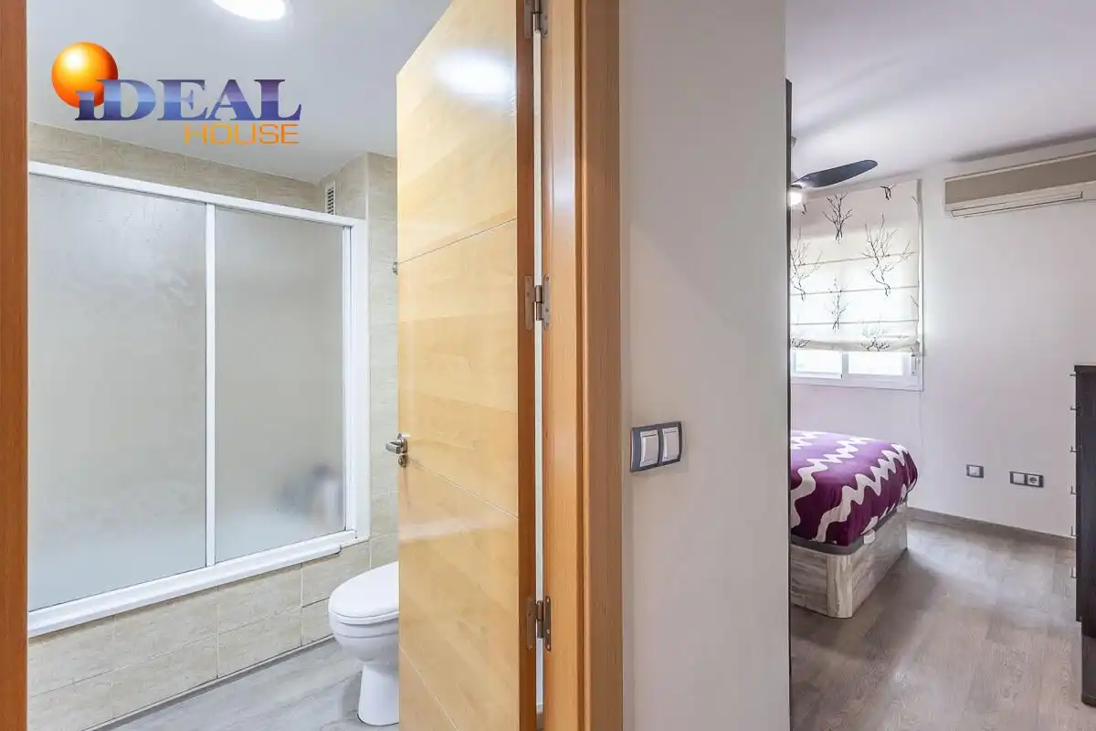 Bathroom of Flat for sale in Granada