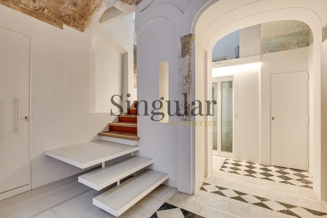 Maisonette zum Verkauf in Barcelona mit Heizung, Terrasse und Abstellraum