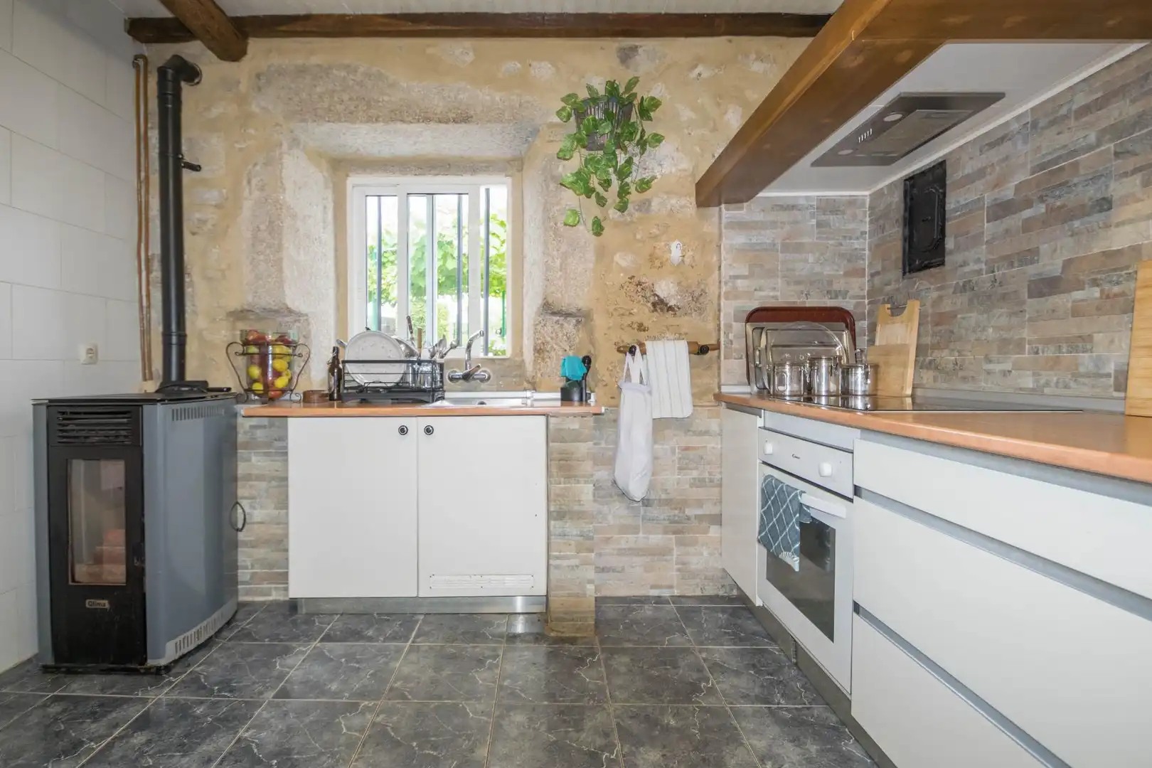Cocina de Casa o chalet en venta en Culleredo con Calefacción, Jardín privado y Parquet