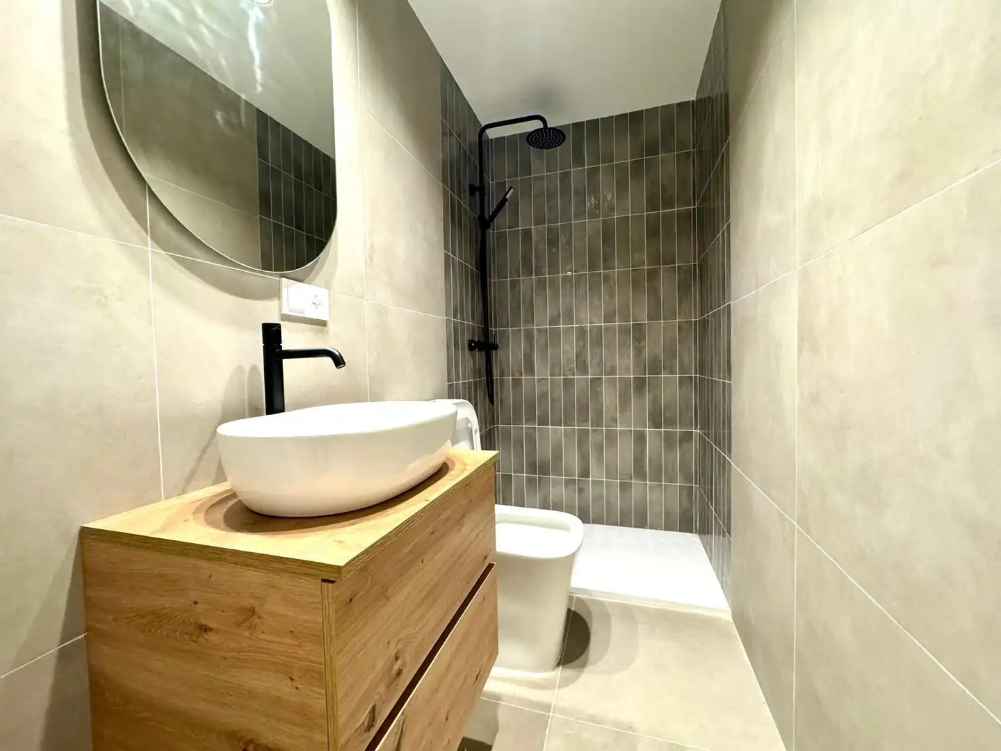 Badezimmer von Wohnungen zum Verkauf in Málaga mit Klimaanlage, Terrasse und Balkon