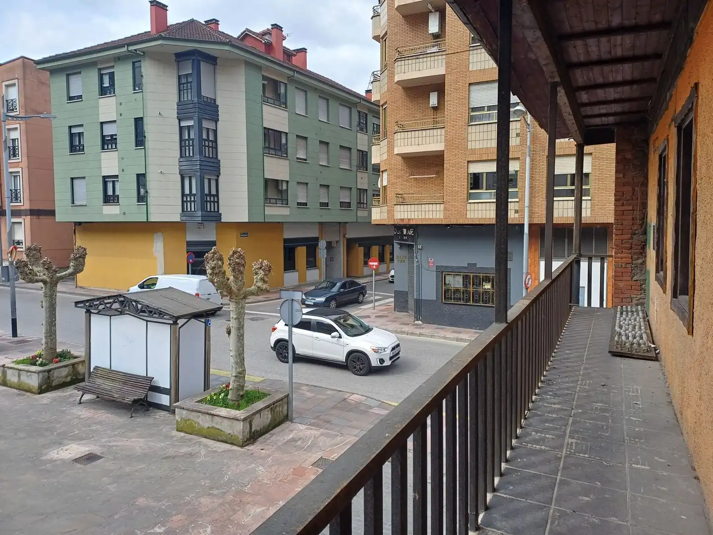 Vista exterior de Casa o xalet en venda en Mieres (Asturias) amb Terrassa i Piscina