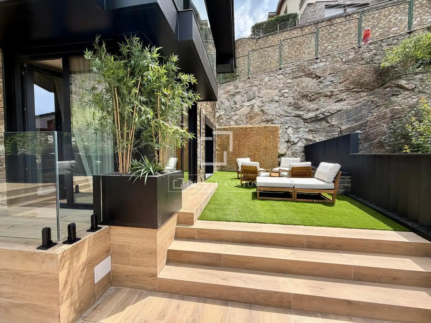 Terrassa de Casa o xalet en venda en Madrid amb Calefacció, Jardí privat i Parquet