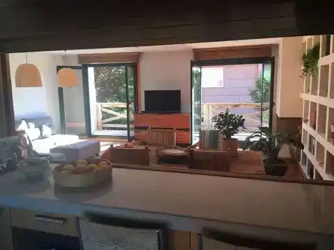 Sala d'estar de Pis de lloguer en Nigrán amb Jardí privat, Parquet i Moblat