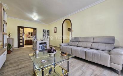 Living room of Flat for sale in  Santa Cruz de Tenerife Capital  with Heating, Furnished and Balcony