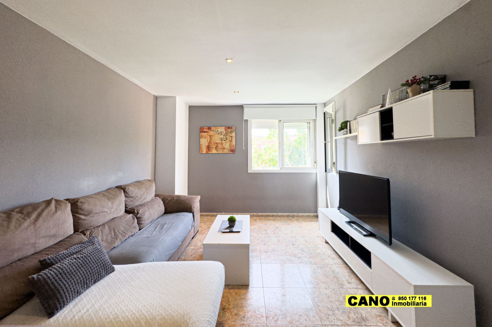 Sala d'estar de Pis en venda en Roquetas de Mar amb Terrassa