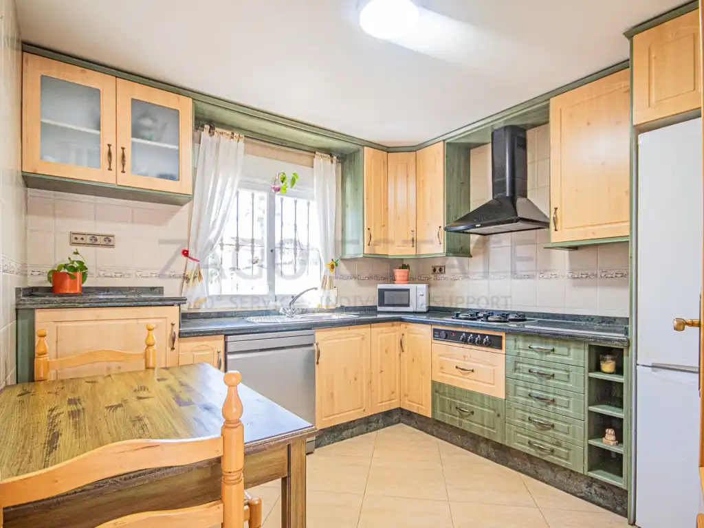 Cocina de Casa adosada en venta en La Nucia con Jardín privado, Amueblado y Horno