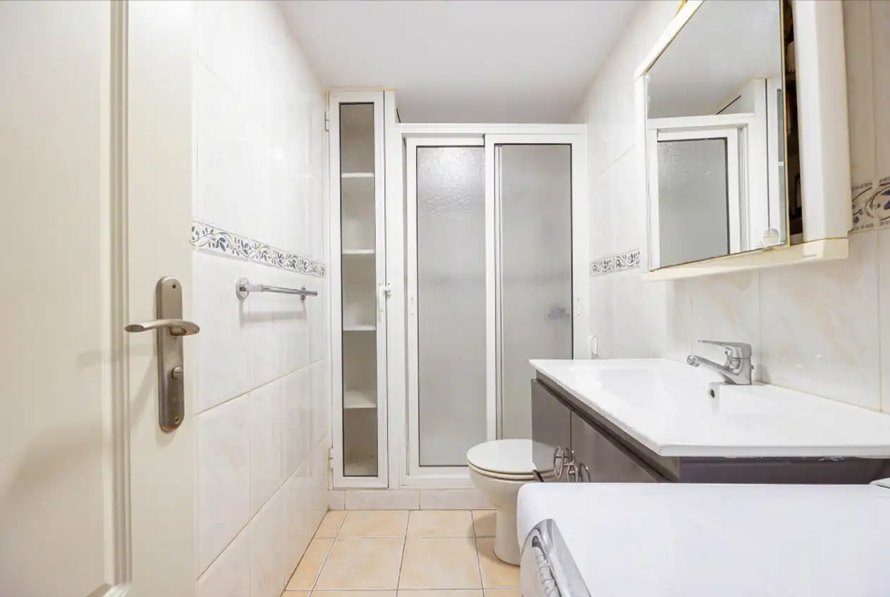 Baño de Piso en venta en San Bartolomé de Tirajana con Terraza, Piscina y Amueblado