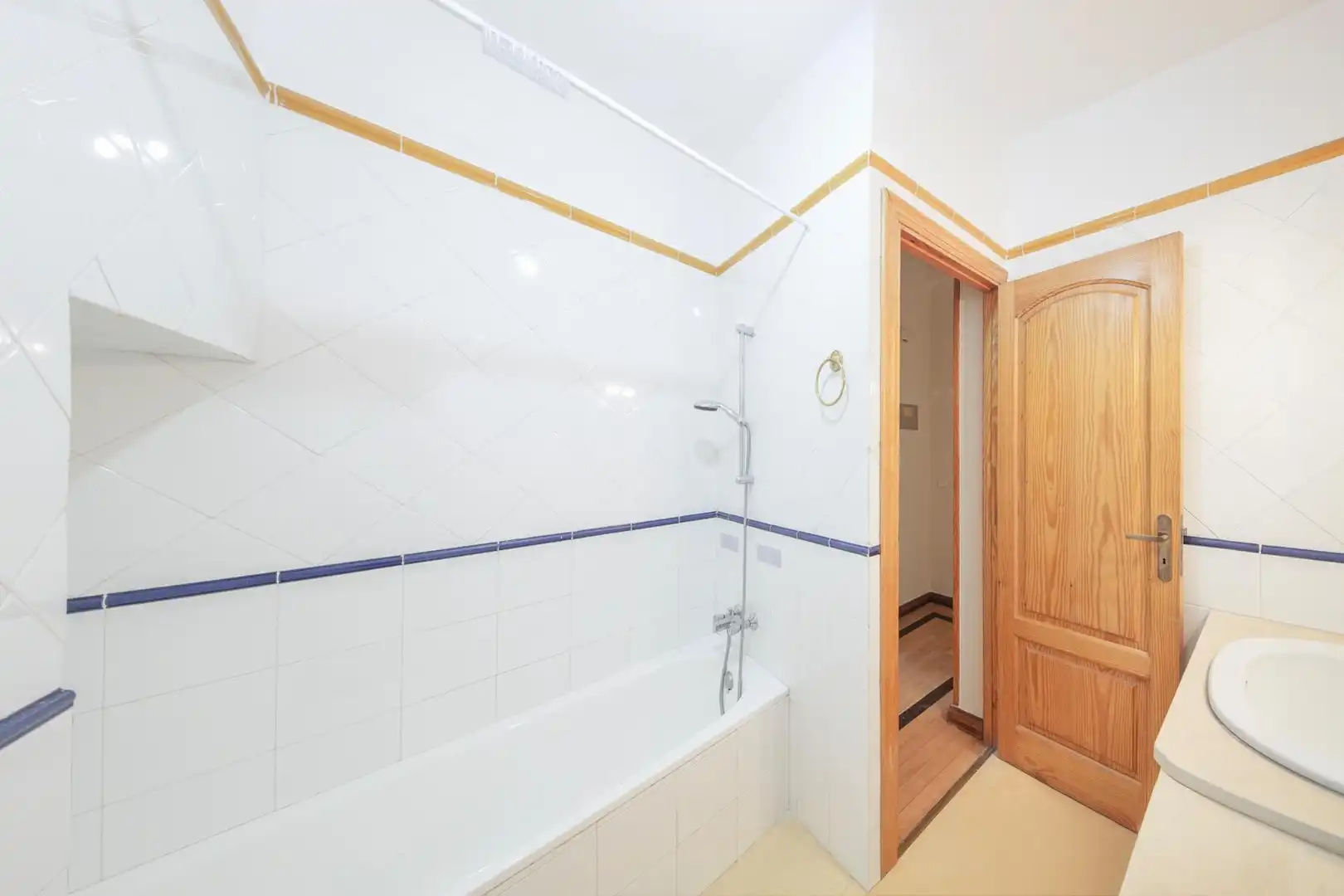 Badezimmer von Wohnungen zur Miete in  Palma de Mallorca mit Klimaanlage, Heizung und Parkett