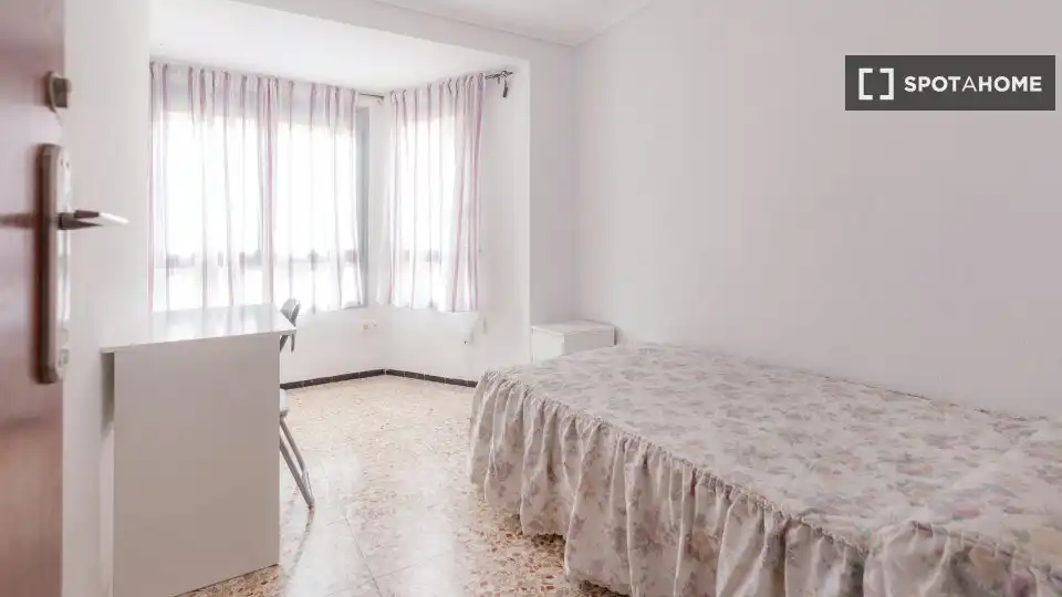 Schlafzimmer von Wohnung zur untervermieten in Elche / Elx mit Klimaanlage, Heizung und Möbliert