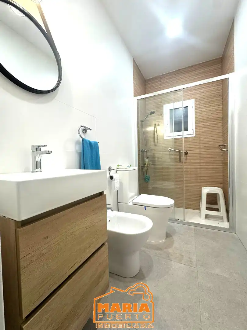 Bathroom of Flat for sale in Málaga  with Storage room and Furnished