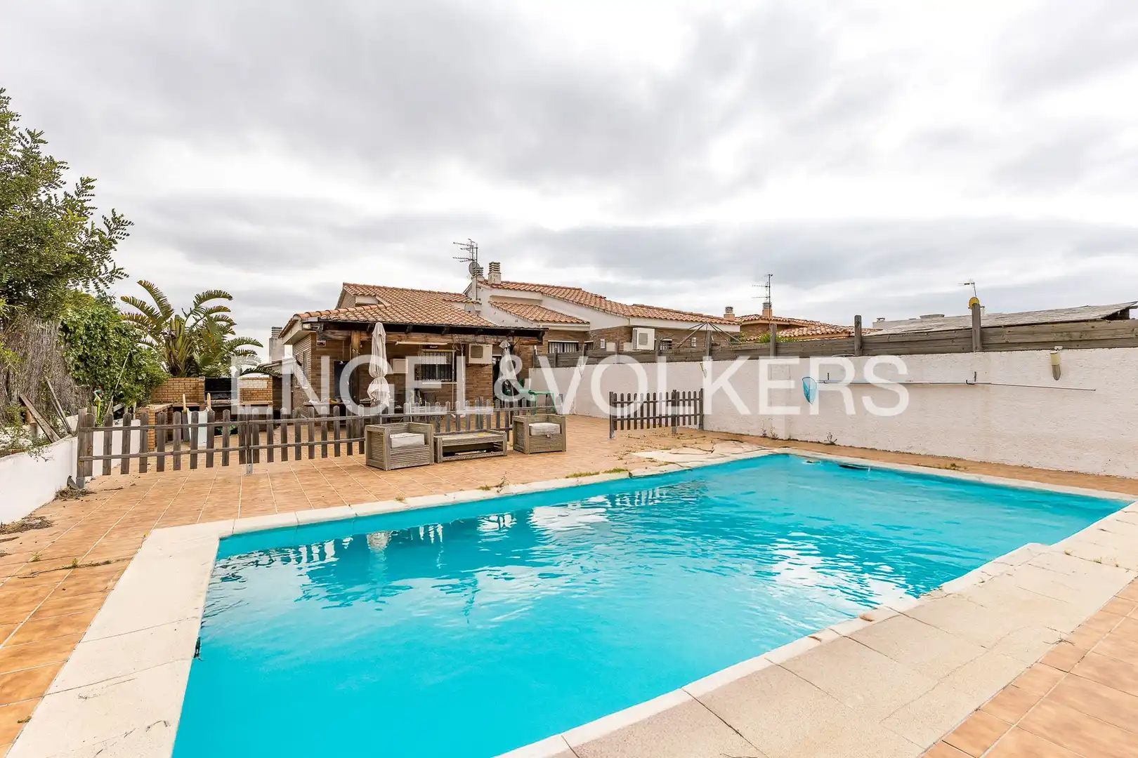 Piscina de Casa adosada en venda en Cubelles amb Calefacció, Jardí privat i Terrassa