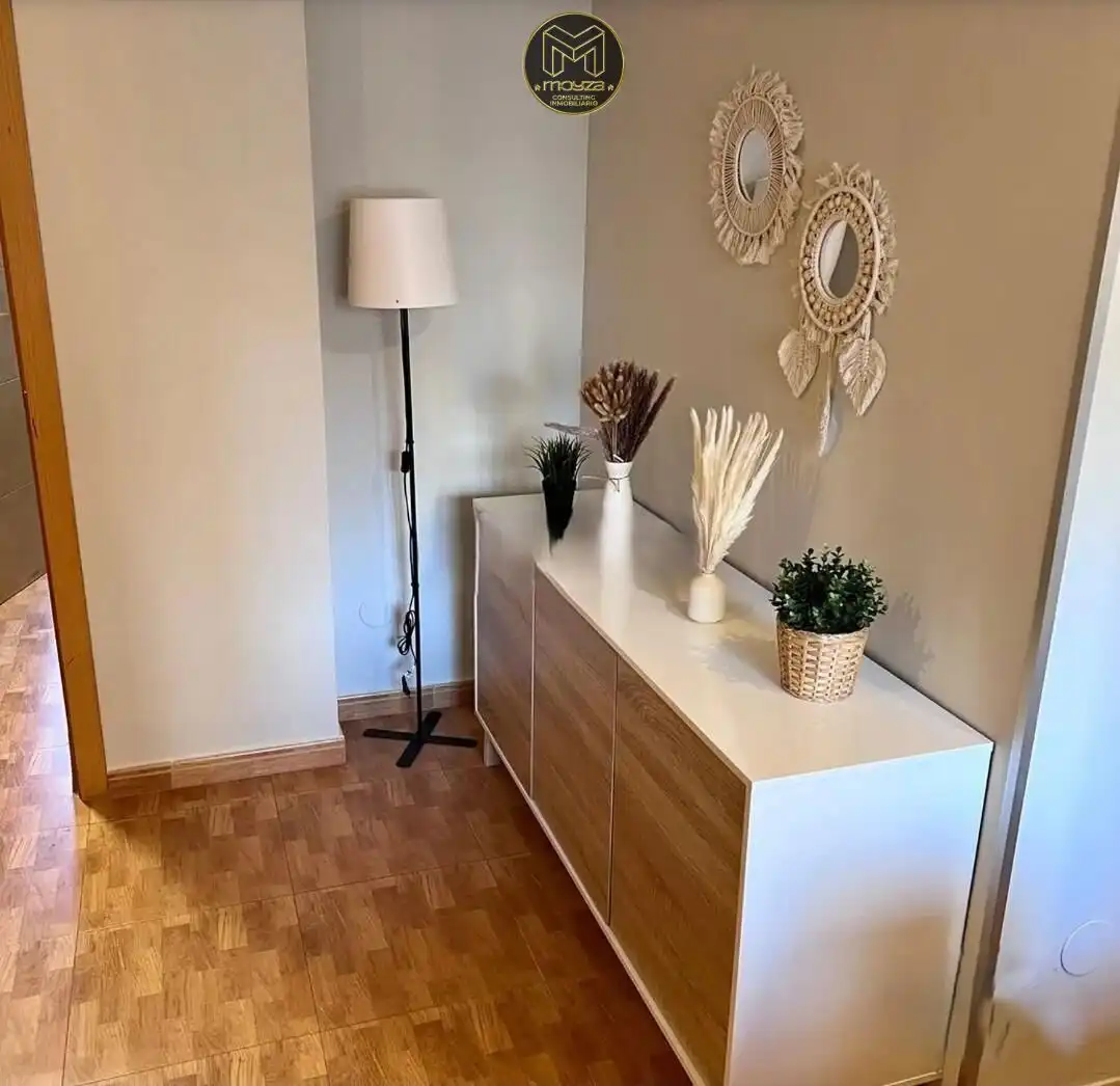 Sala d'estar de Apartament en venda en Jaén amb Parquet i Balcó