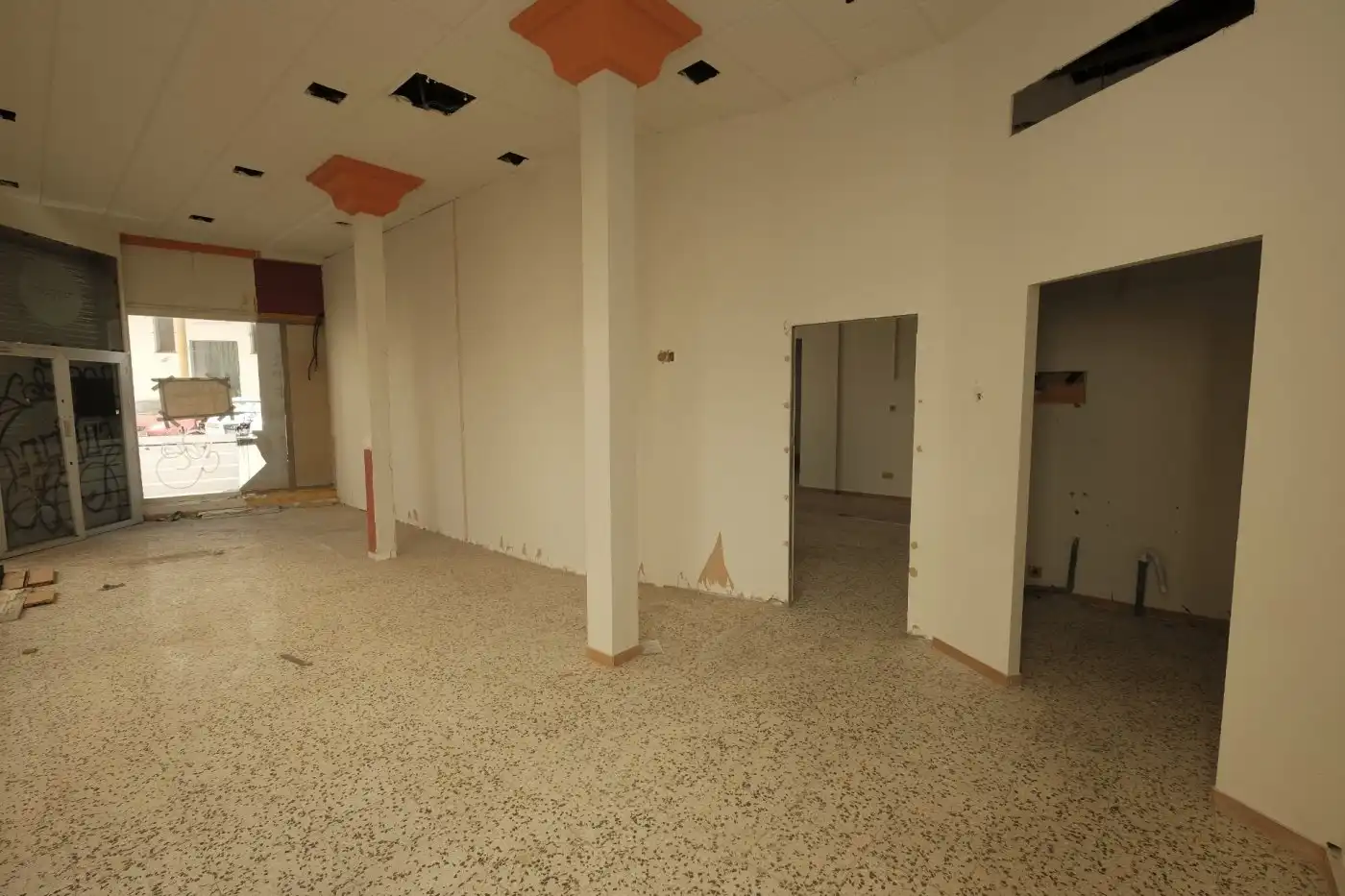 Locale commerciale in affitto a Centro
