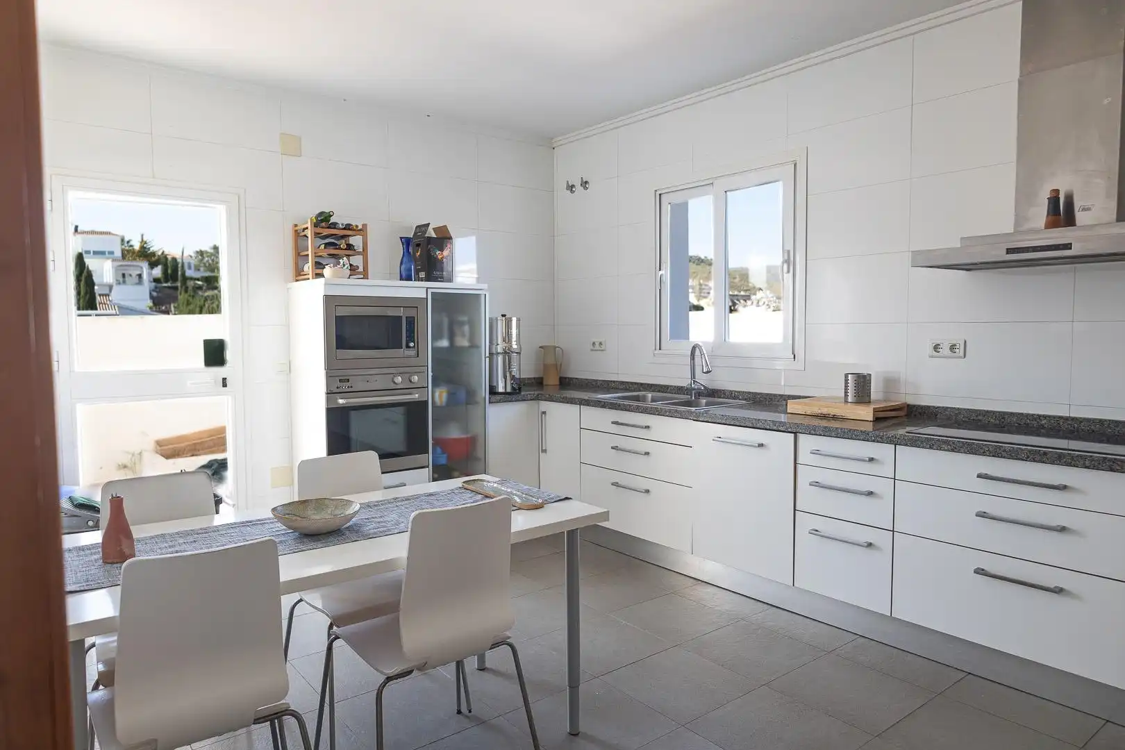 Cuina de Casa o xalet en venda en Rincón de la Victoria amb Aire condicionat, Jardí privat i Terrassa