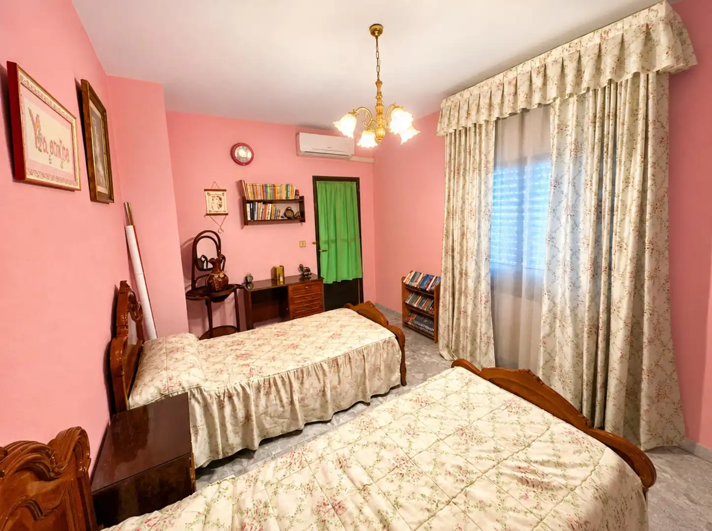Bedroom of Houses for sale in Arjonilla  with Community pool