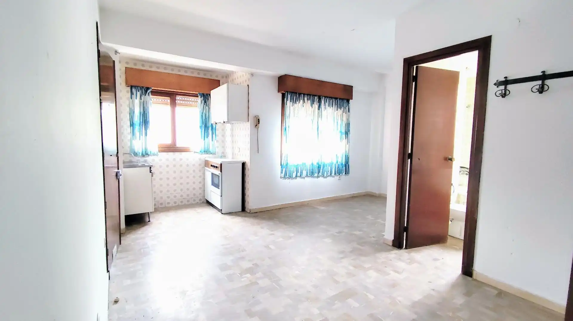 Cocina de Estudio en venta en Torremolinos con Jardín privado y Piscina comunitaria