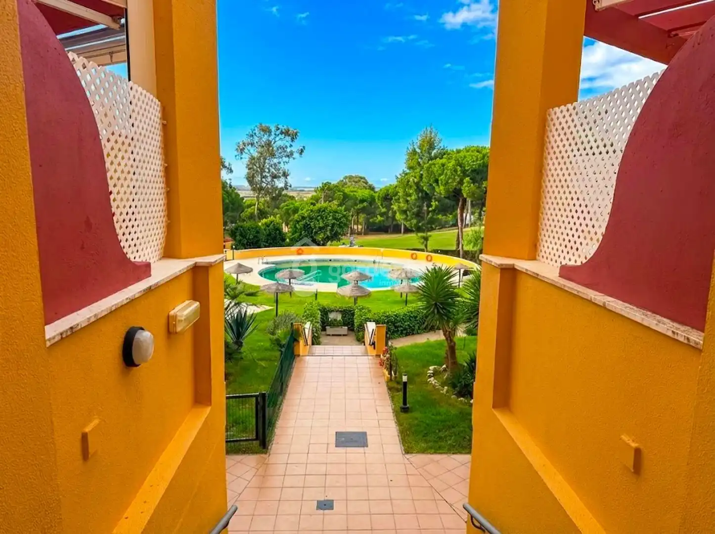Garten von Einfamilien-Reihenhaus zum Verkauf in Islantilla mit Privatgarten und Terrasse