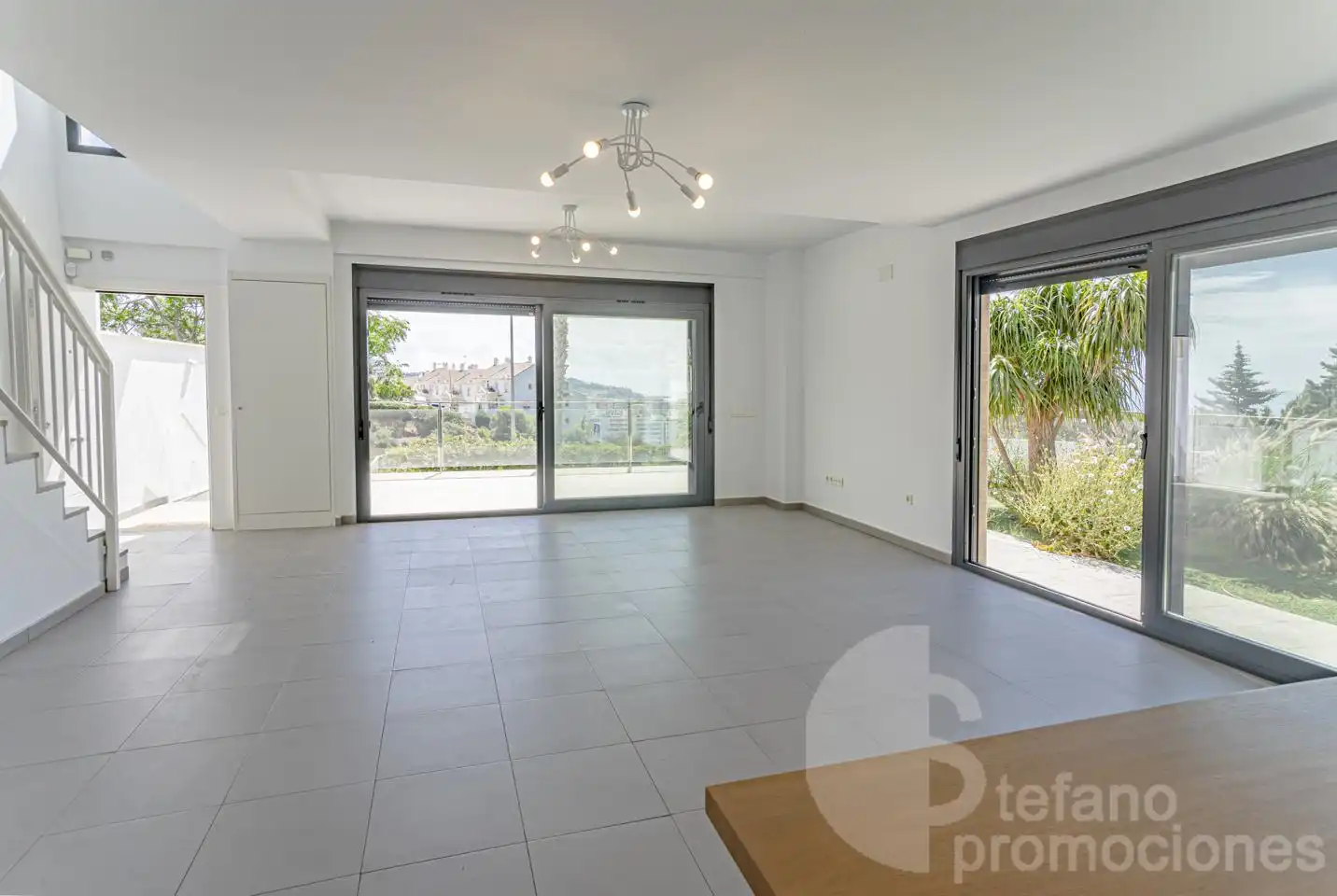 Vista exterior de Casa adosada en venta en Málaga con Aire acondicionado, Calefacción y Jardín privado