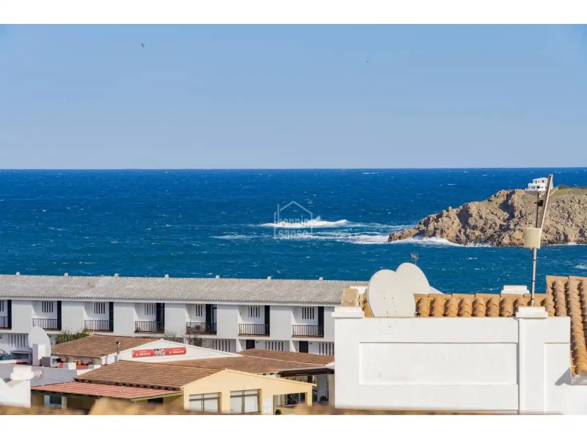 Vista exterior de Apartament en venda en Es Mercadal amb Jardí privat, Terrassa i Piscina