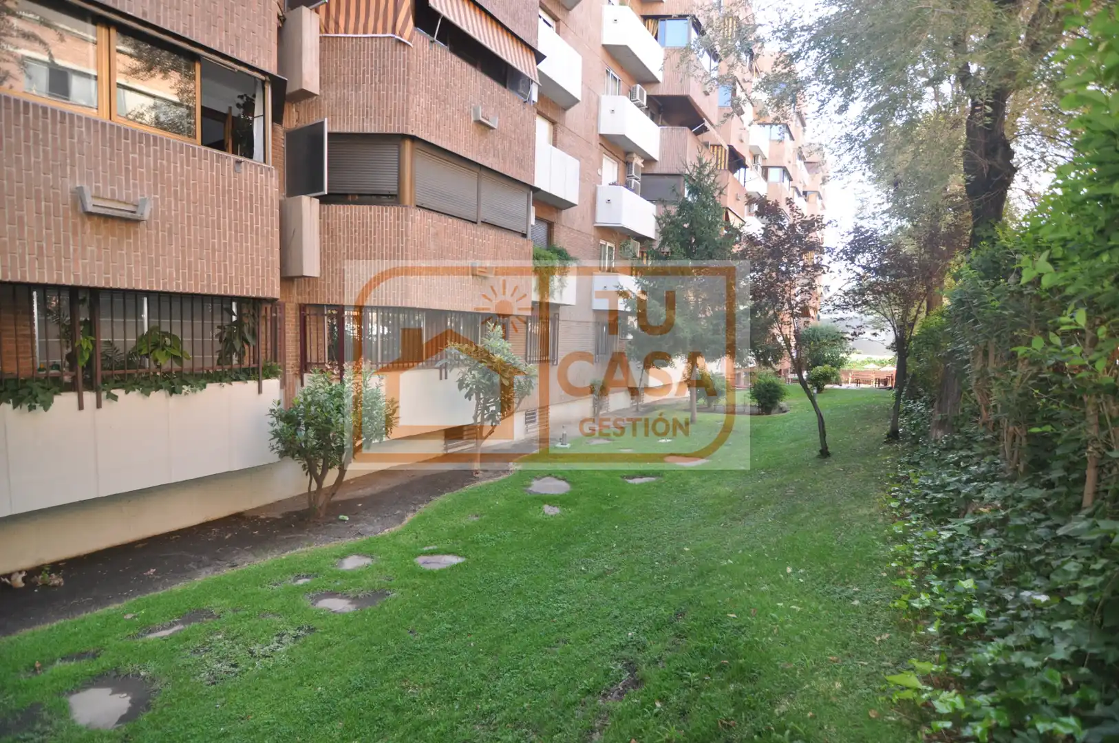 Aparcament de Pis en venda en Madrid amb Calefacció, Parquet i Terrassa