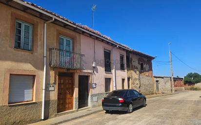 Vista exterior de Casa o xalet en venda en Valdevimbre amb Calefacció i Jardí privat