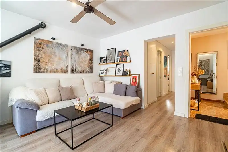 Sala d'estar de Casa adosada en venda en  Palma de Mallorca amb Aire condicionat, Jardí privat i Terrassa